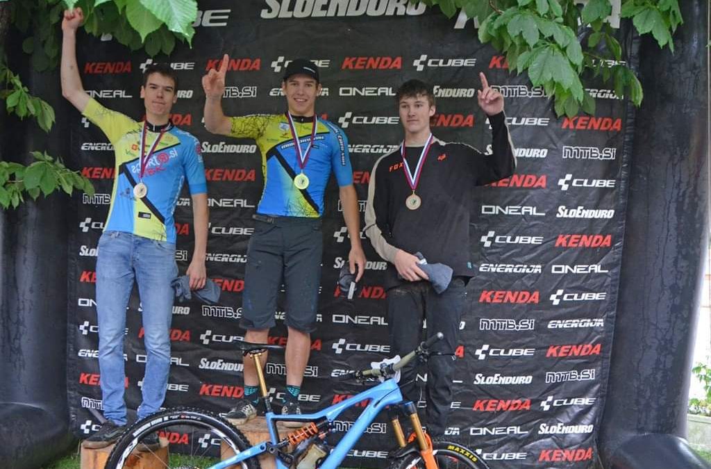 Miha Smrdel zlat, Jernej Kavčič srebrni na tretji dirki za SloEnduro